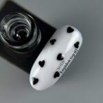 NAILSOFTHEDAY-Kupidon-top-03-top-z-czarnymi-serduszkami-bez-lepkiej-warstwy-10-ml_[1936]_1200