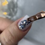 NAILSOFTHENIGHT-Dream-gel-02-srebrny-zel-do-zdobien-z-heksagonami-i-brokatem-5-g_[2484]_1200