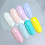 NAILSOFTHEDAY-Lets-special-Daphne-mleczny-ze-zlotymi-platkami-lakier-hybrydowy-10-ml_[3453]_1200