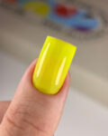 NAILSOFTHEDAY-Gel-polish-Banana-elektryzujacy-limonkowy-lakier-hybrydowy-10-ml_[4689]_1200