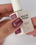 NAILSOFTHEDAY-Parfum-061-Gel-polish-rozowy-lakier-hybrydowy-ze-zlota-drobinka-10-ml_[7743]_1200